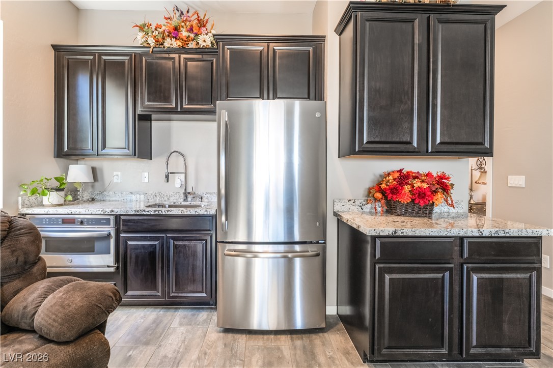 6194 Amber View Street