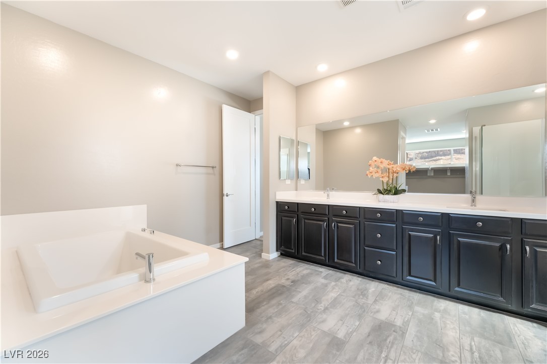 6194 Amber View Street