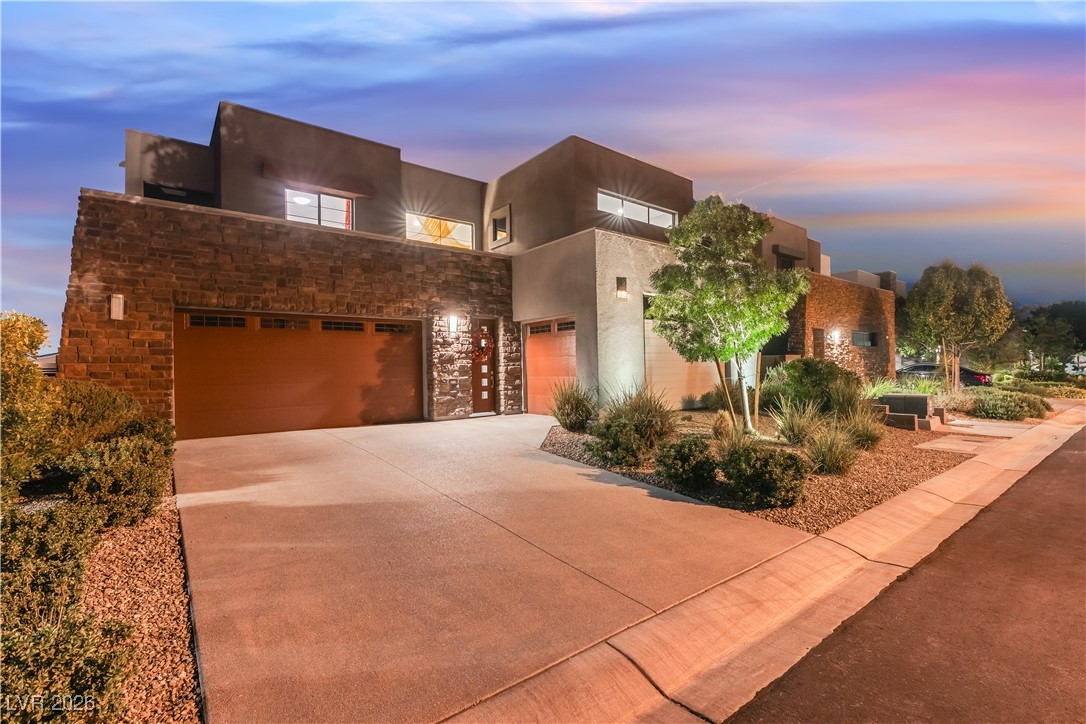 6194 Amber View Street