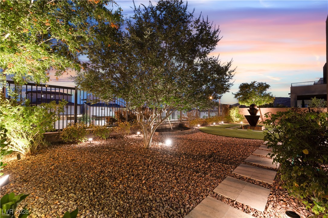 6194 Amber View Street