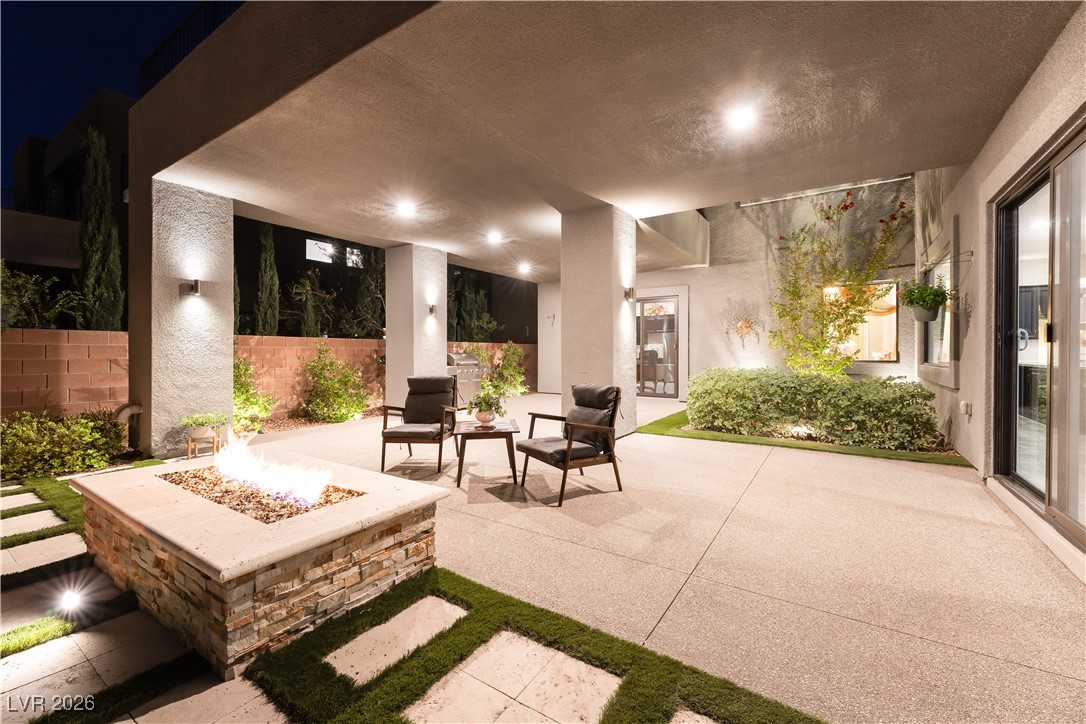 6194 Amber View Street