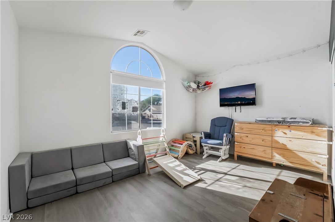 1040 Kings View Court