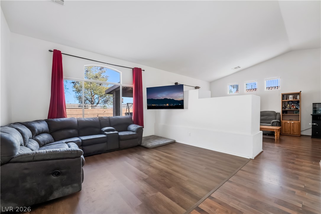 1040 Kings View Court
