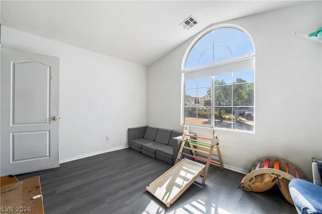1040 Kings View Court