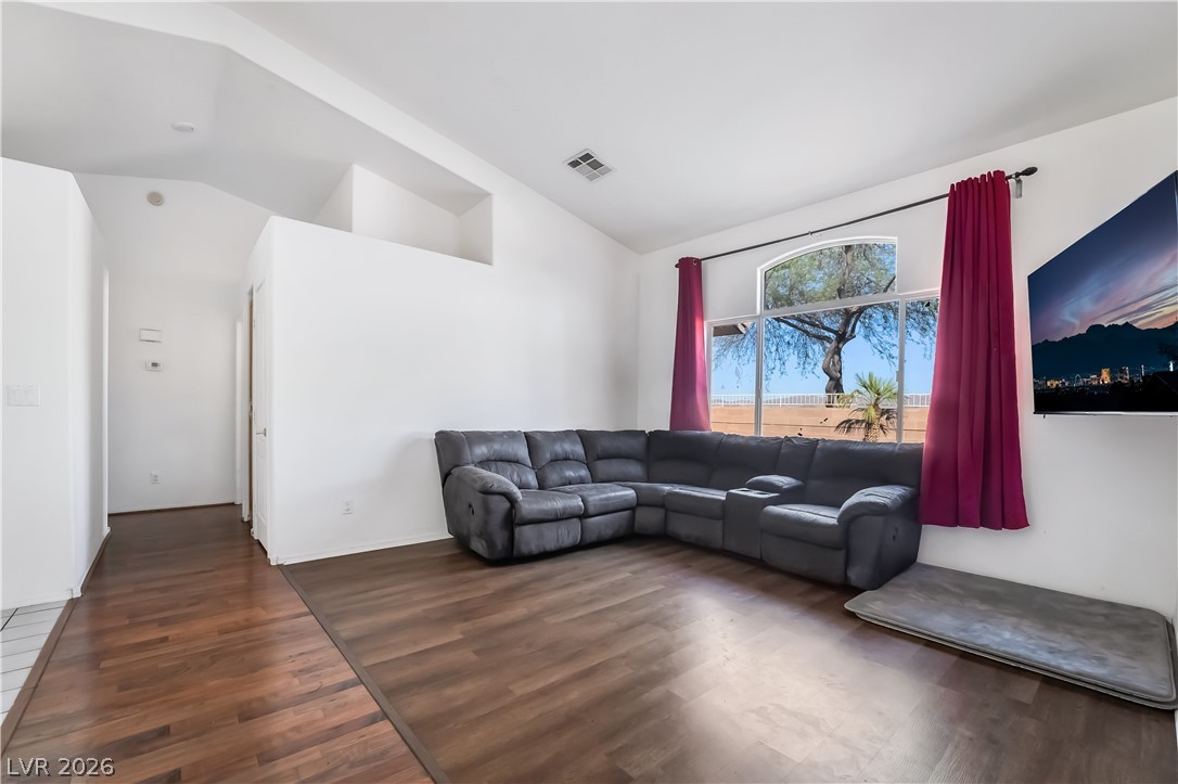 1040 Kings View Court