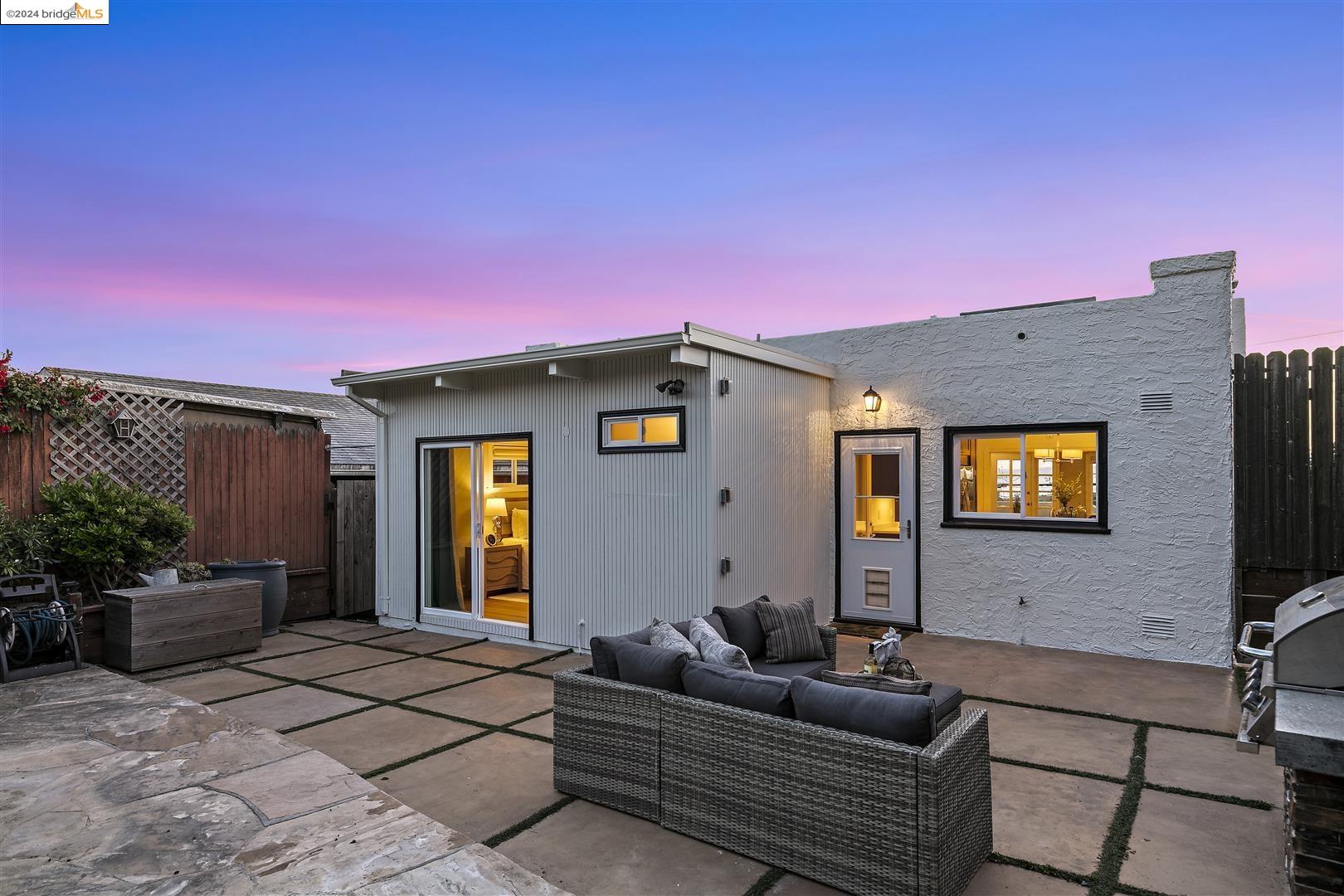 7406 Stockton Ave