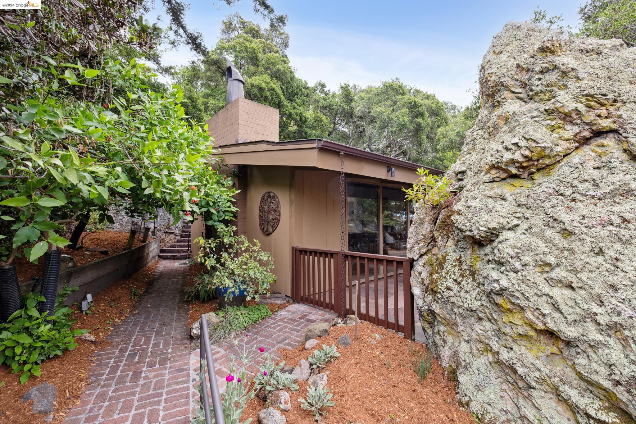 495 Vincente Ave
