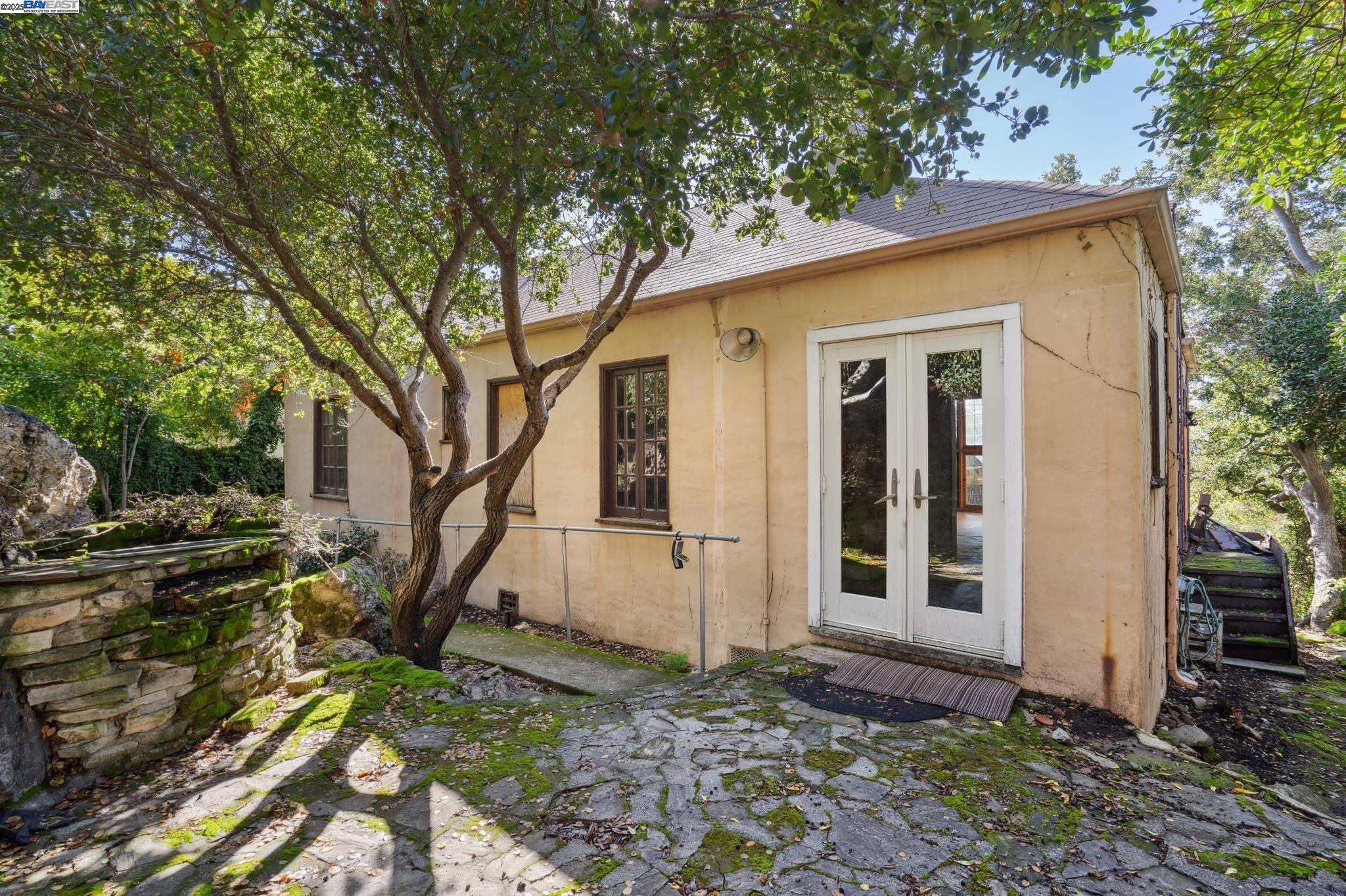 635 Vincente Ave