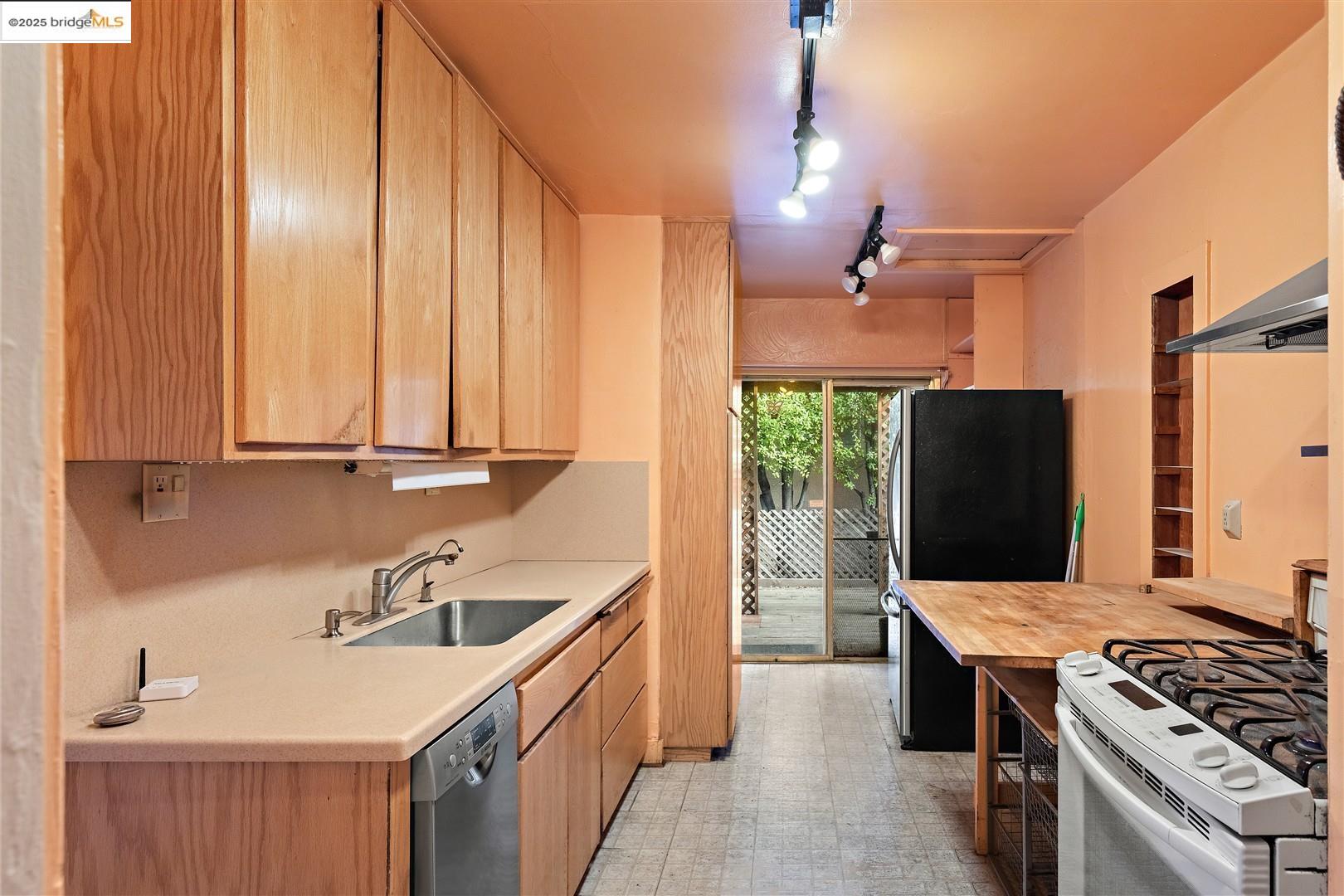 2201-2203 Spaulding Ave