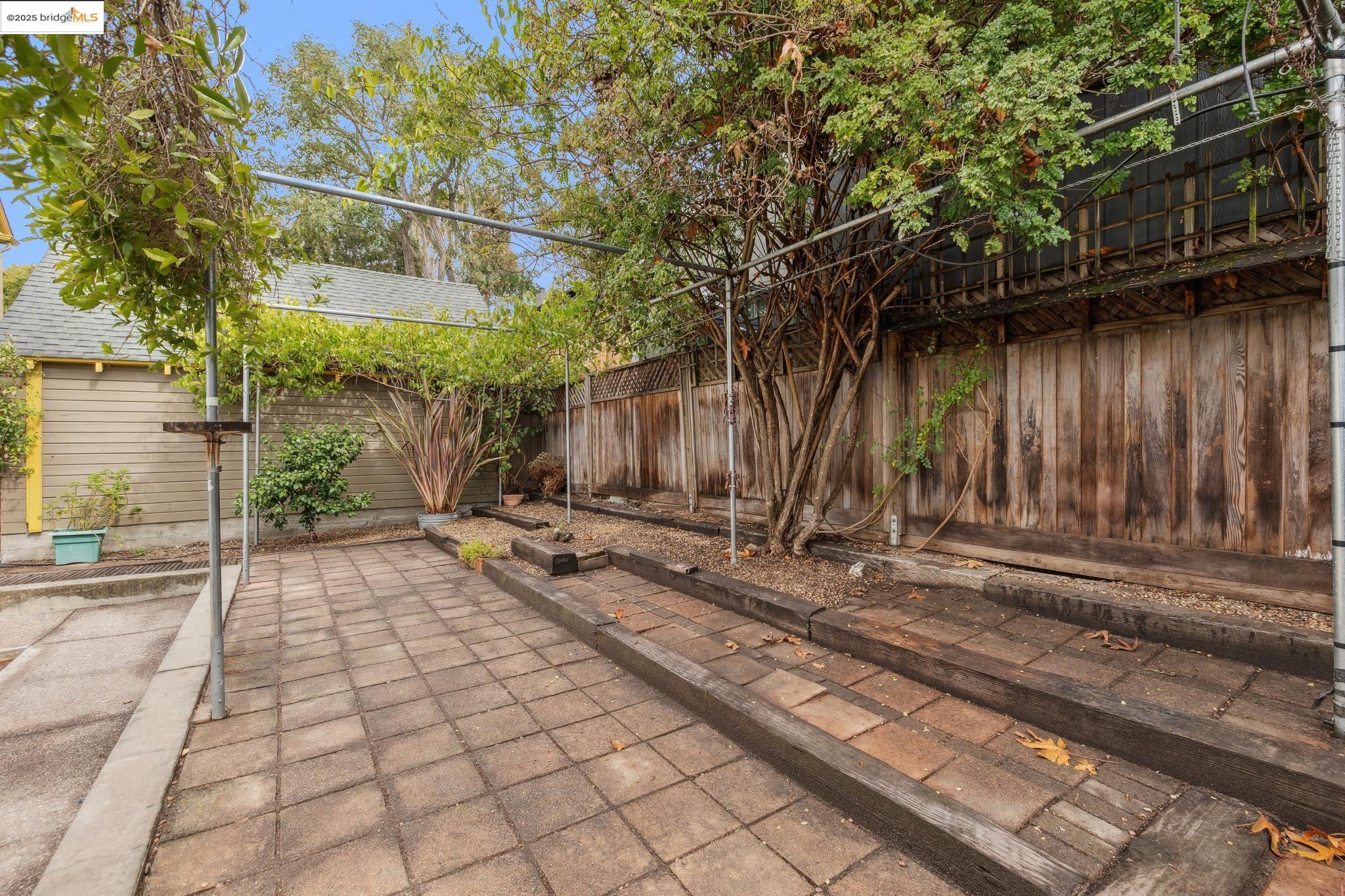 609 San Carlos Ave