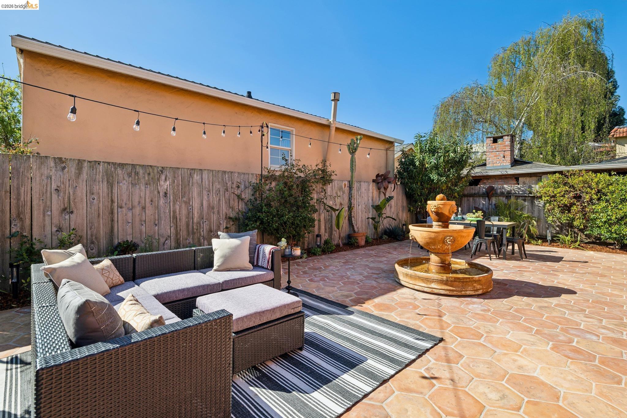 1136 Marin Ave