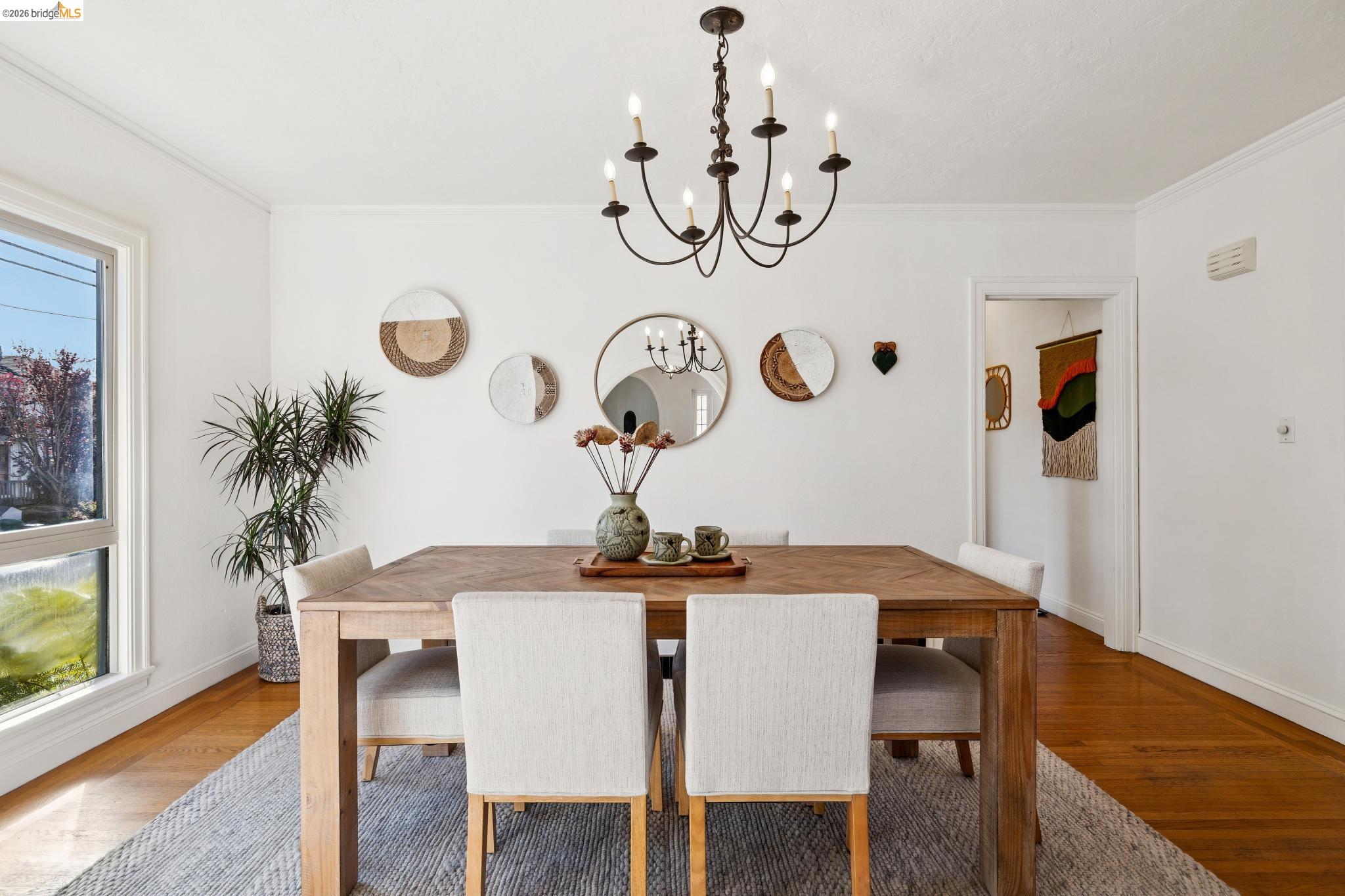 1136 Marin Ave