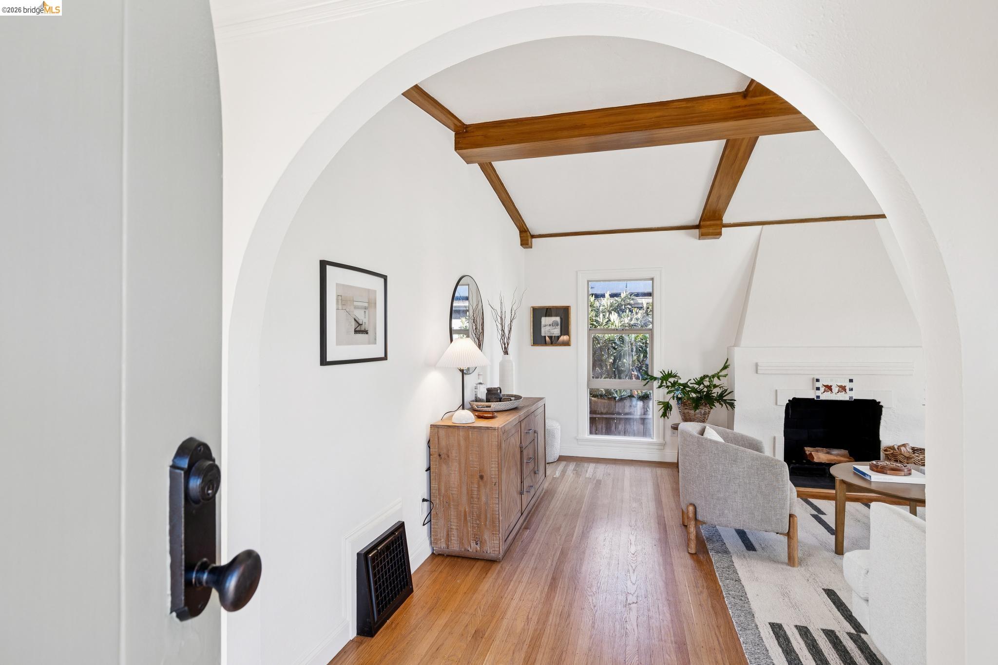 1136 Marin Ave