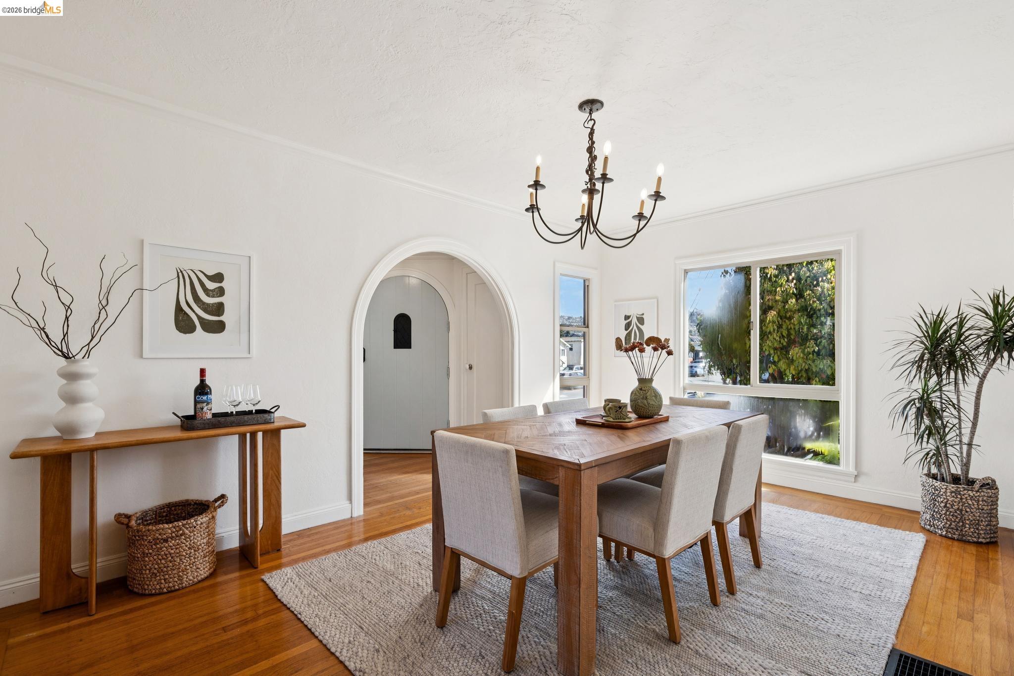 1136 Marin Ave