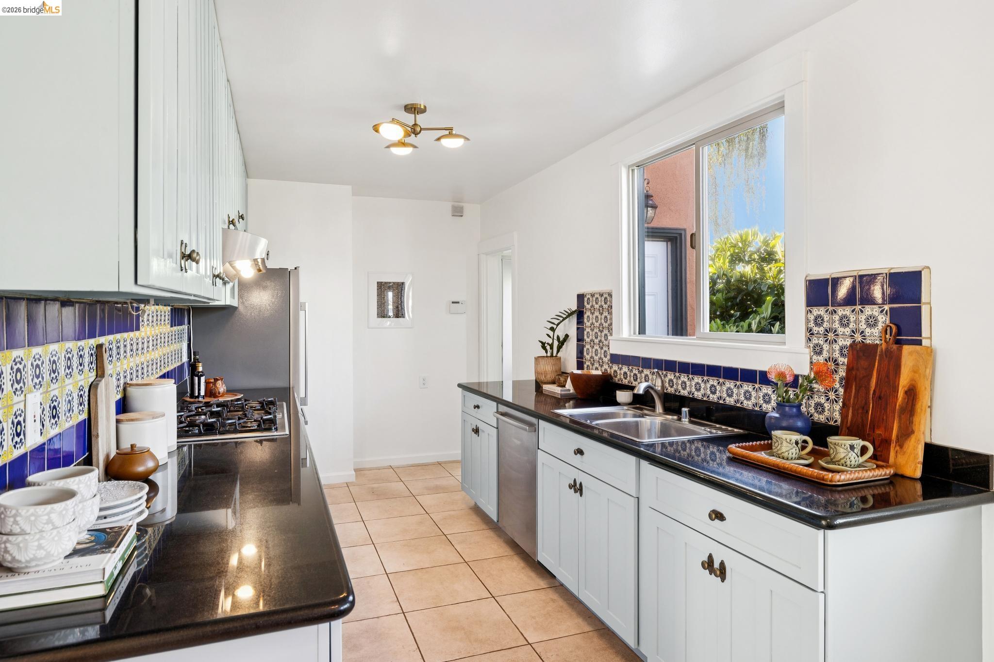 1136 Marin Ave