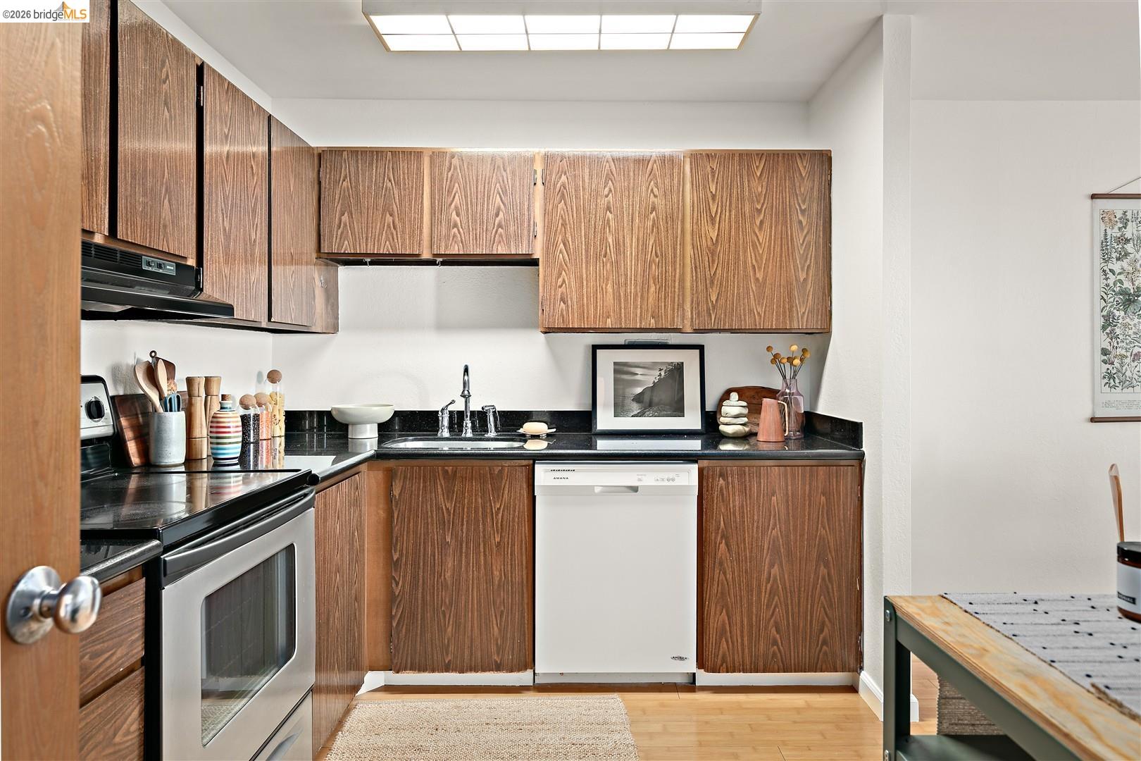 555 Pierce St # 422