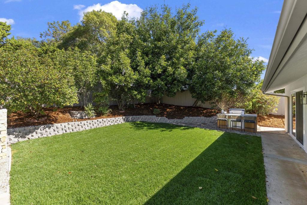 12830 Avenida La Valencia