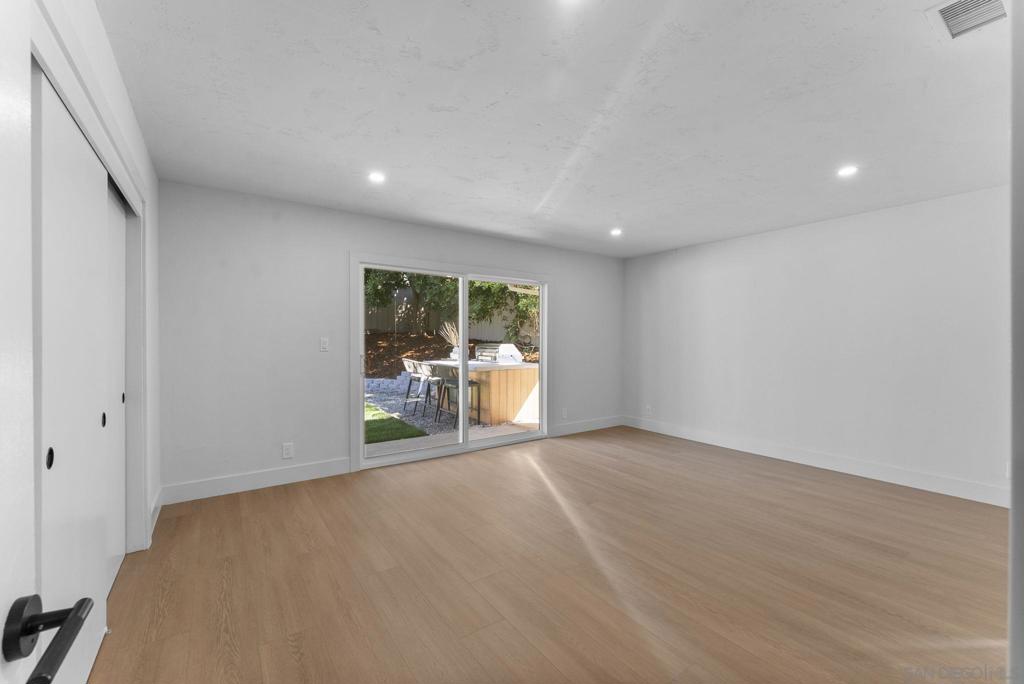 12830 Avenida La Valencia