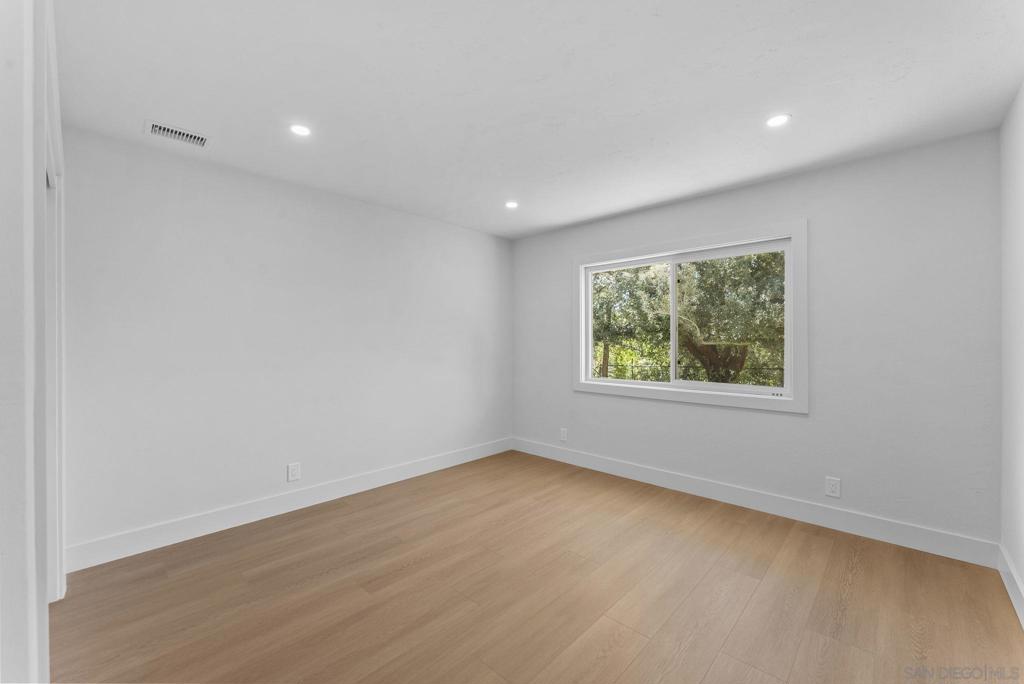 12830 Avenida La Valencia