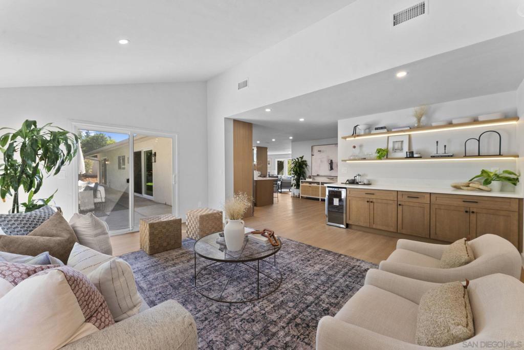 12830 Avenida La Valencia