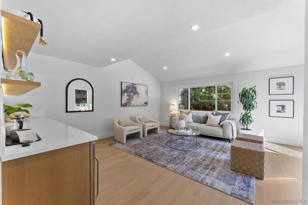 12830 Avenida La Valencia