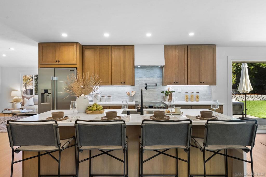 12830 Avenida La Valencia