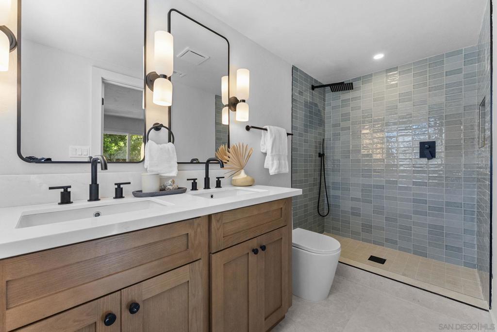 12830 Avenida La Valencia