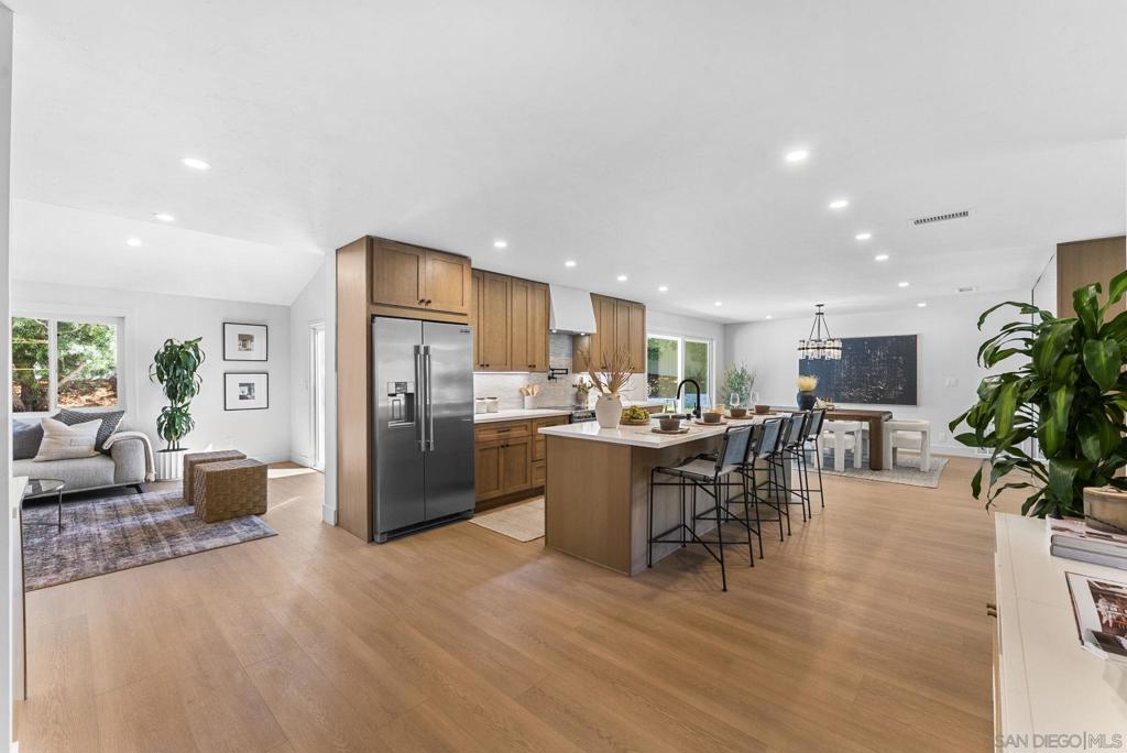 12830 Avenida La Valencia