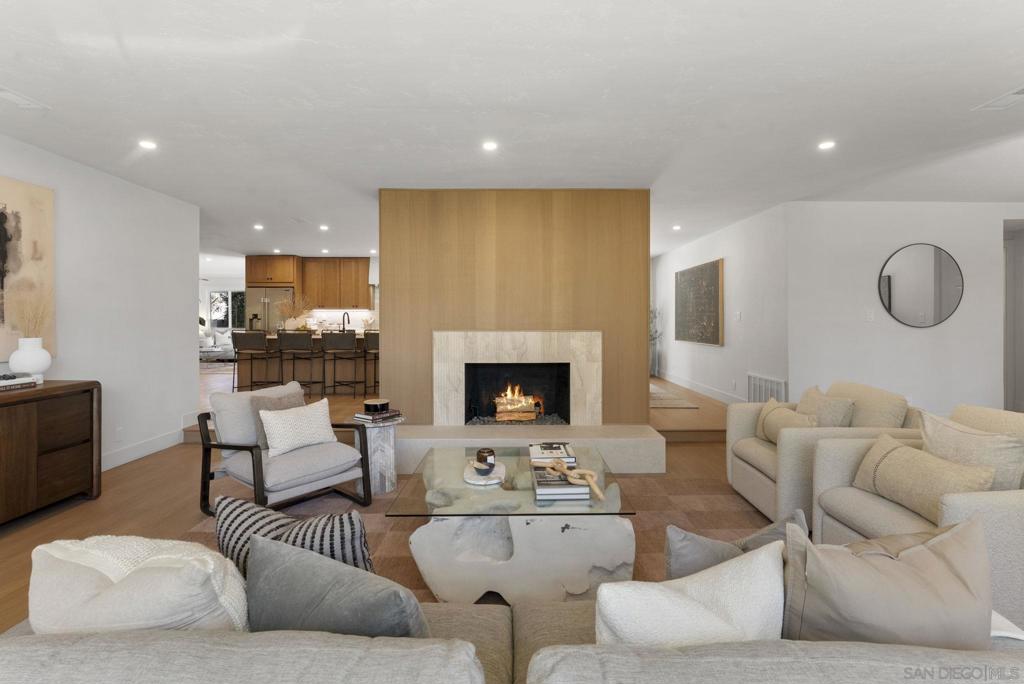 12830 Avenida La Valencia