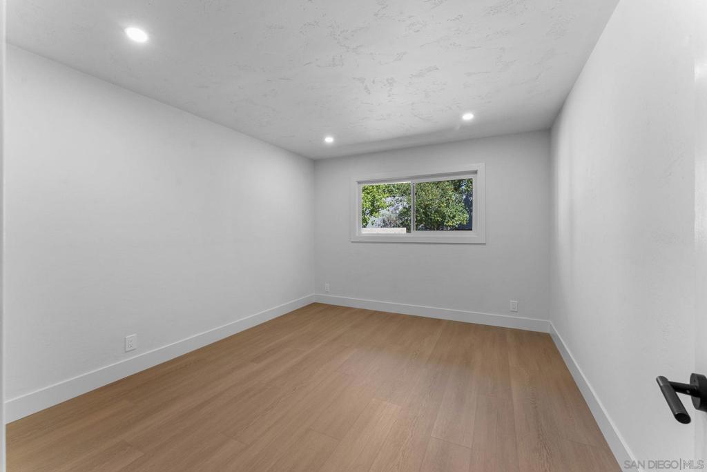 12830 Avenida La Valencia