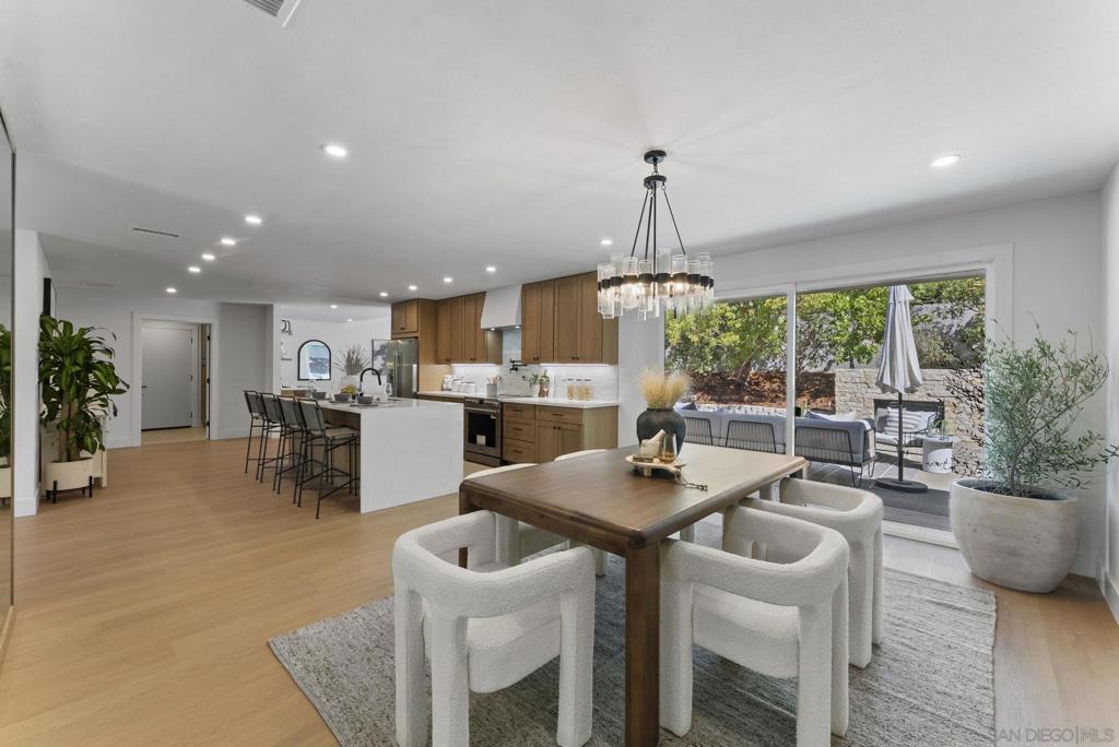 12830 Avenida La Valencia