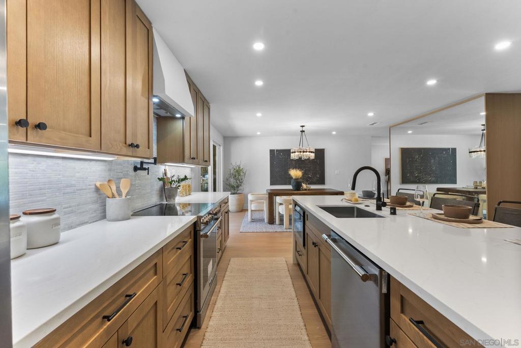 12830 Avenida La Valencia