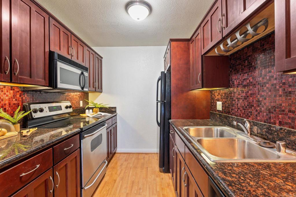 5252 Orange Avenue 111