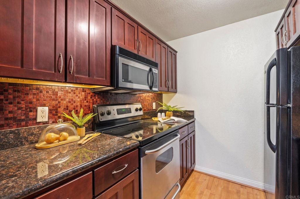 5252 Orange Avenue 111