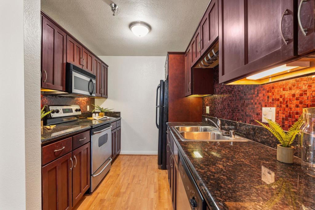 5252 Orange Avenue 111