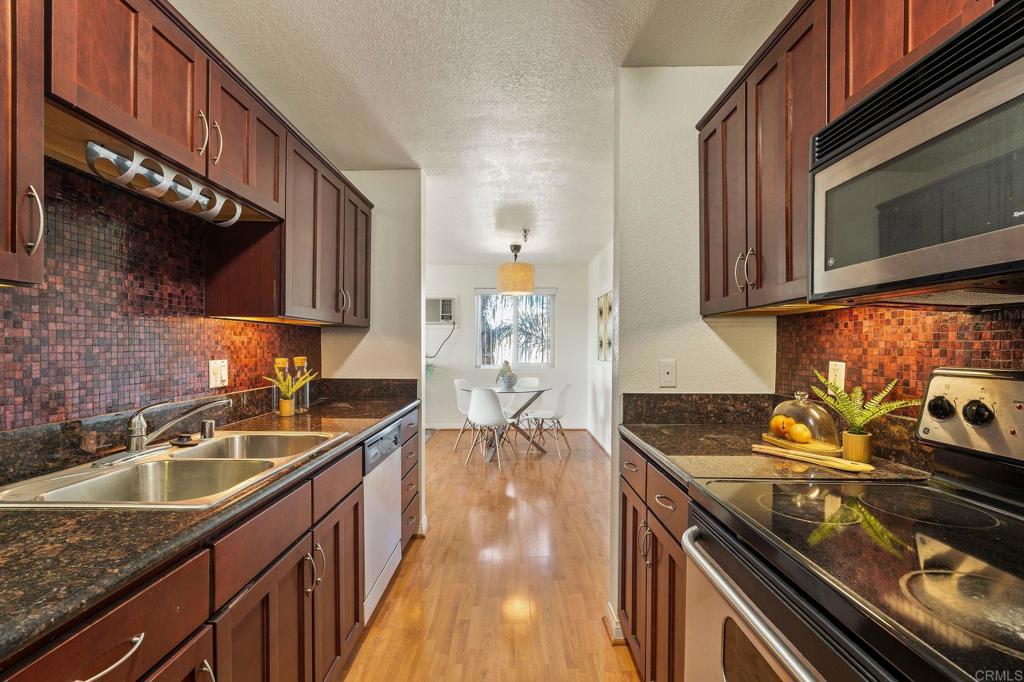 5252 Orange Avenue 111