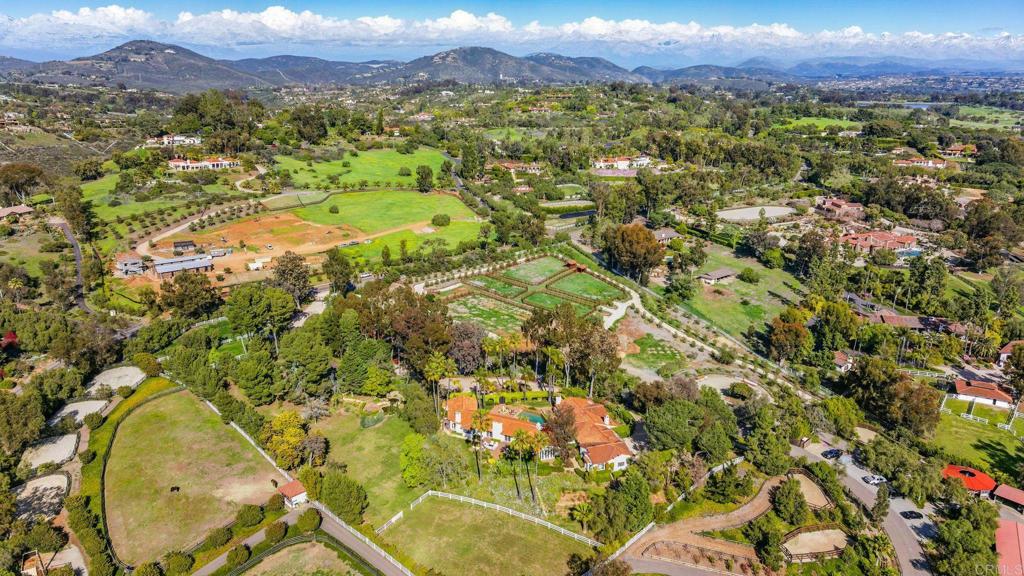 5467 El Camino Del Norte