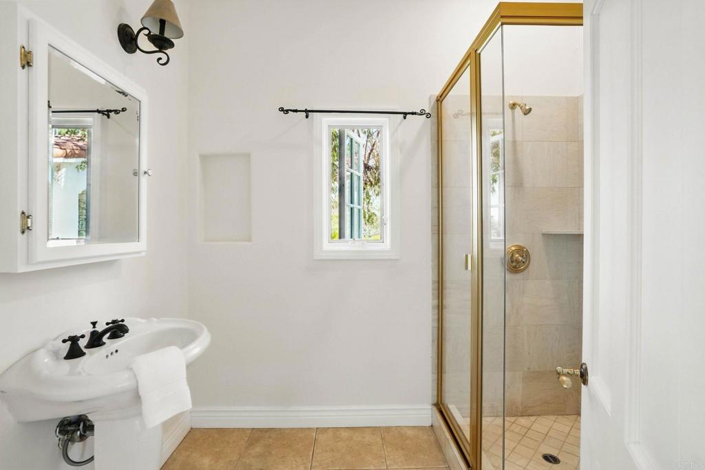 5467 El Camino Del Norte