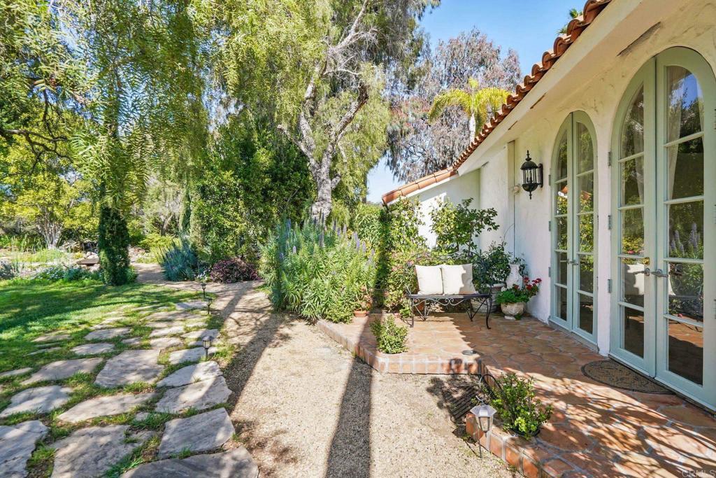 5467 El Camino Del Norte