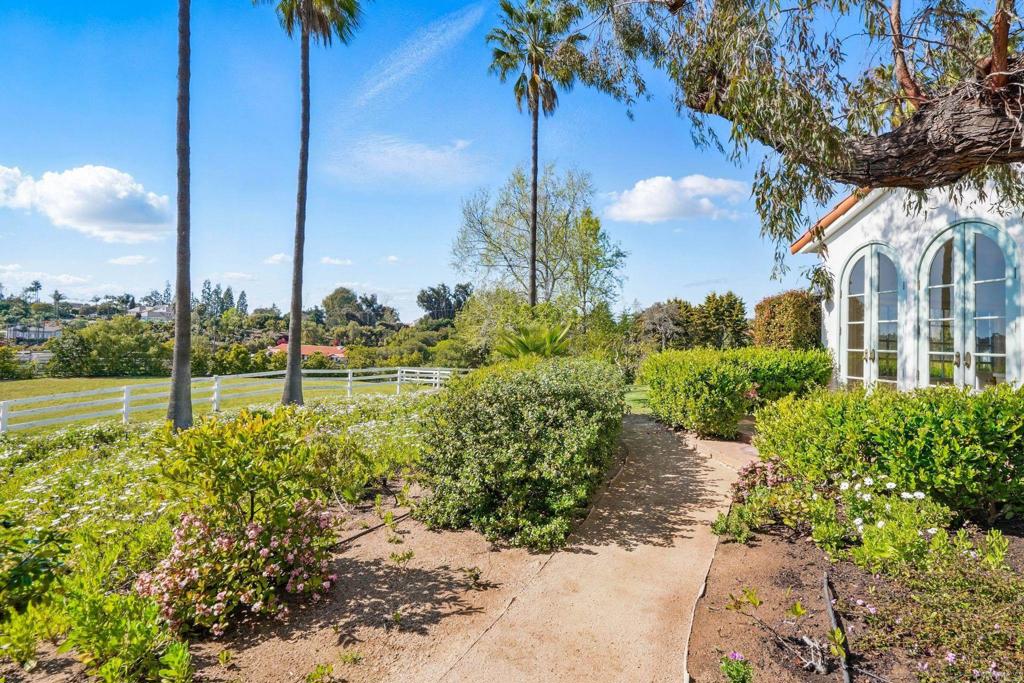 5467 El Camino Del Norte