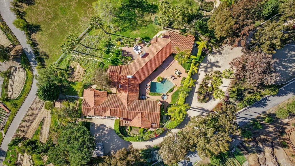 5467 El Camino Del Norte