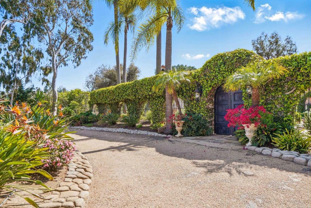 5467 El Camino Del Norte