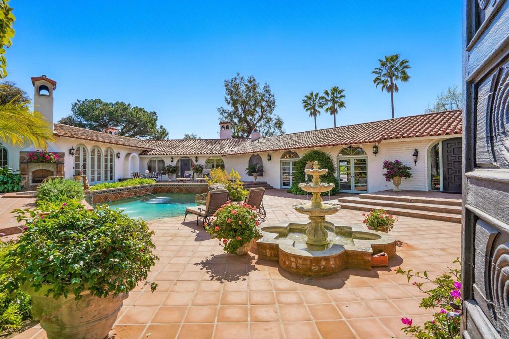 5467 El Camino Del Norte