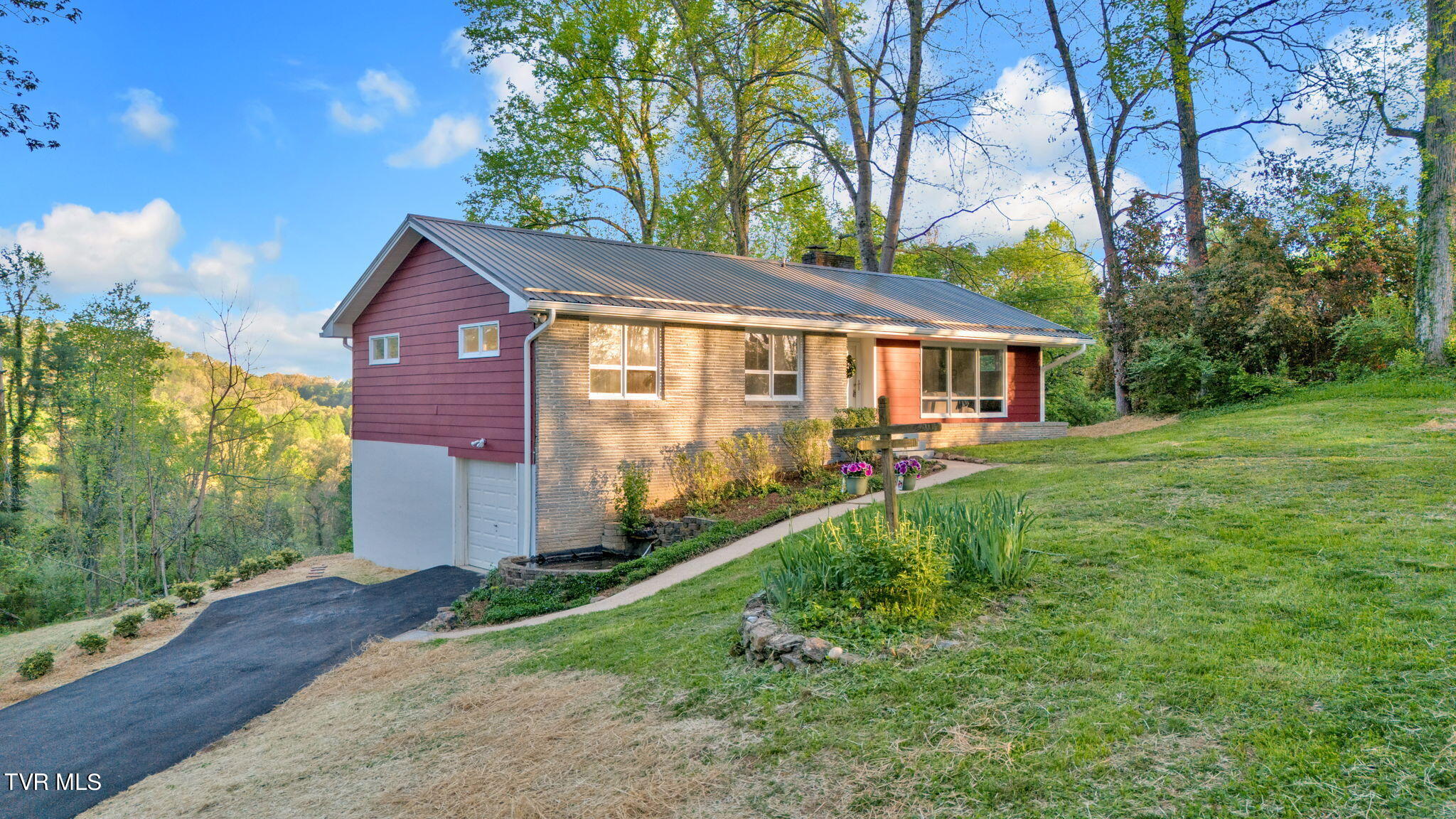 144 Lone Oak Drive