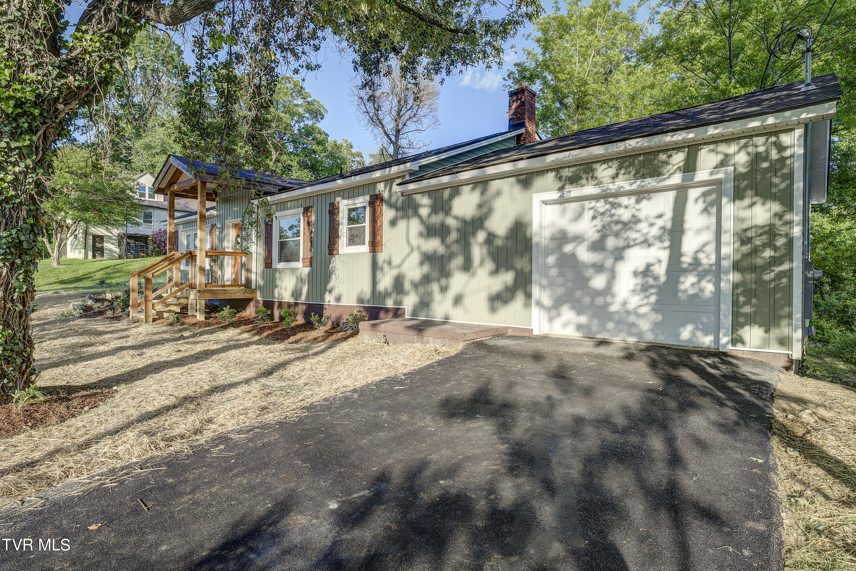 3233 Ashley Street