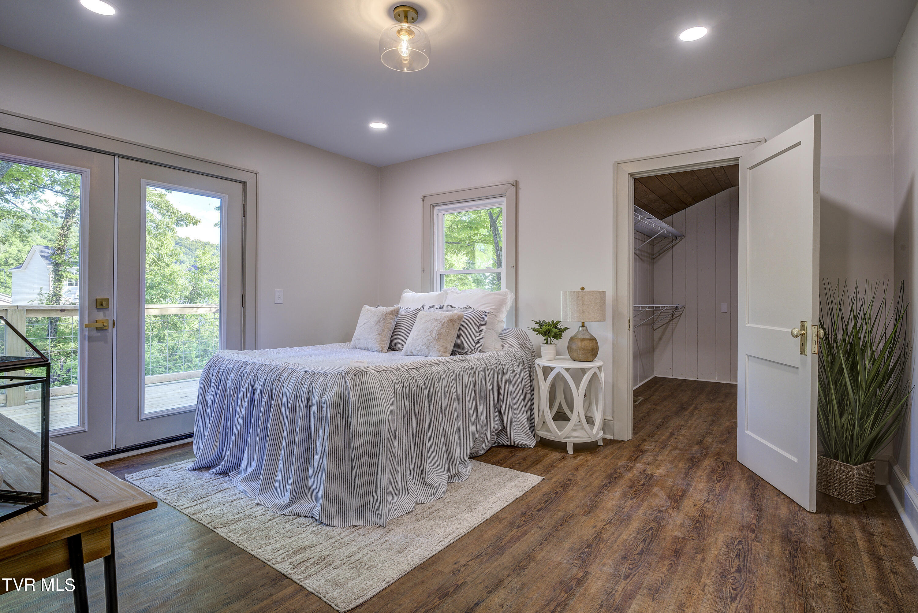 3233 Ashley Street