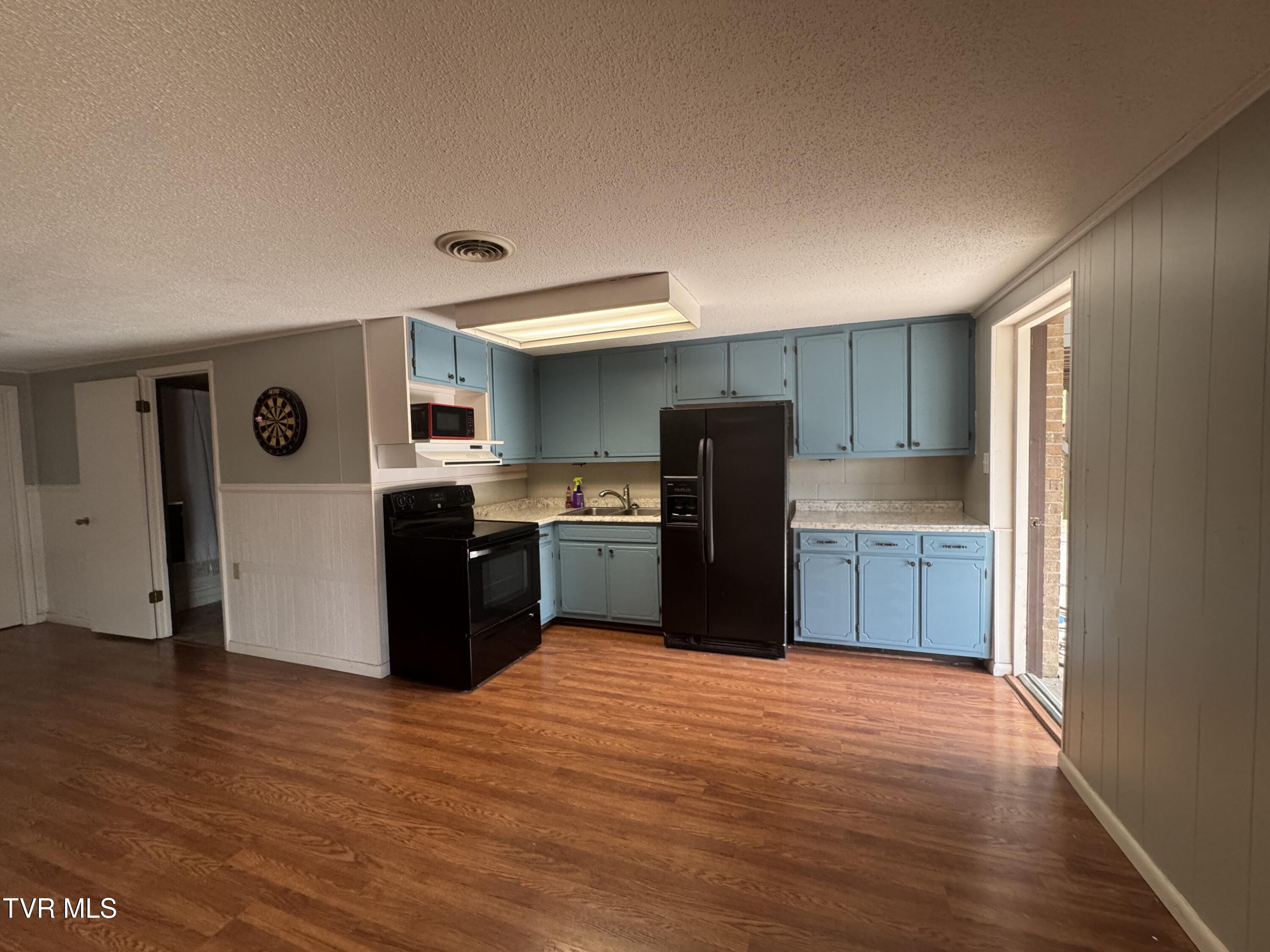 463 Lakeshore Road