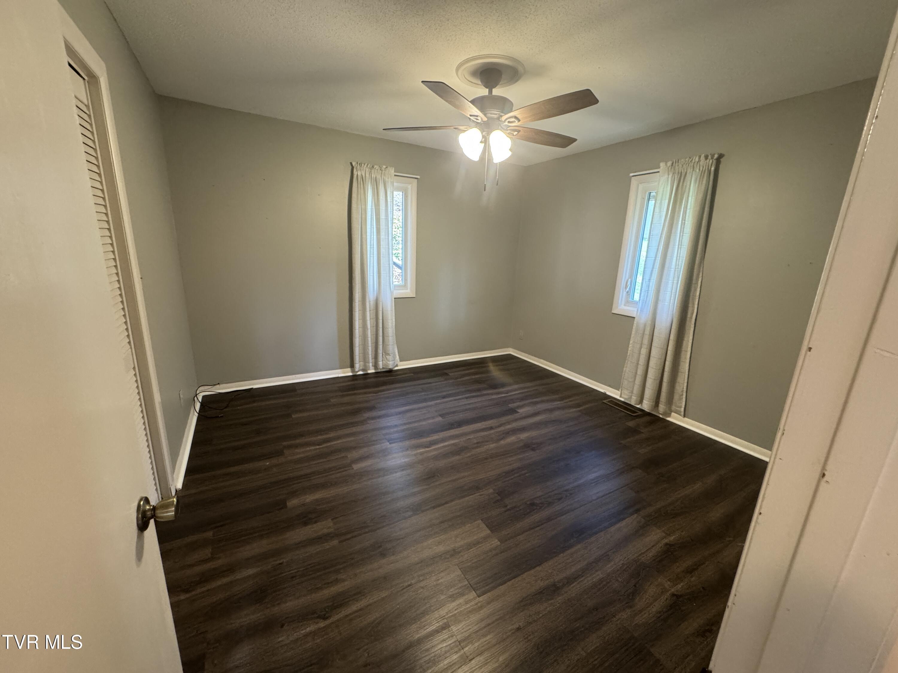 463 Lakeshore Road
