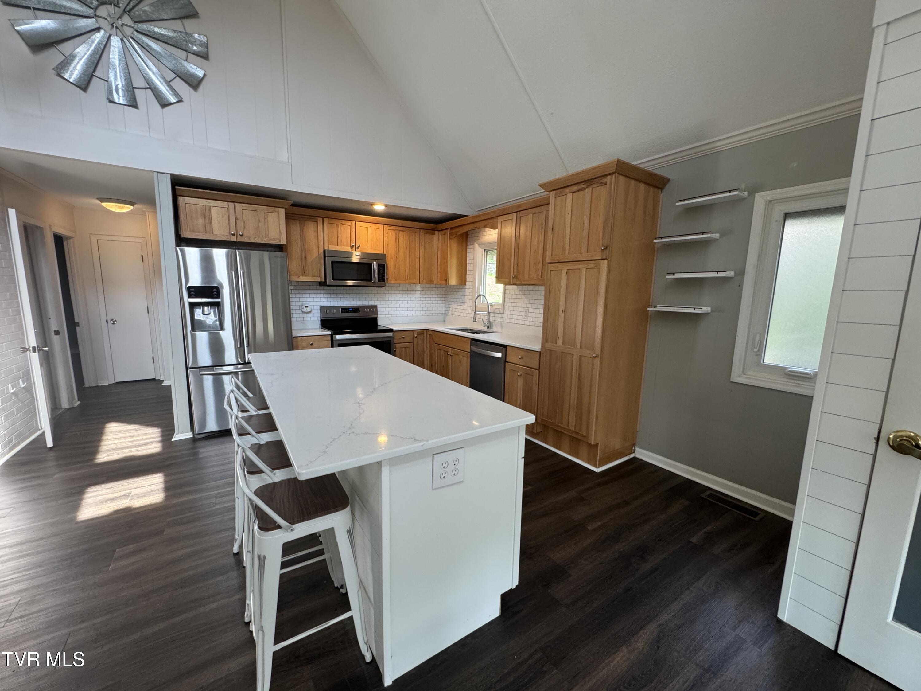 463 Lakeshore Road