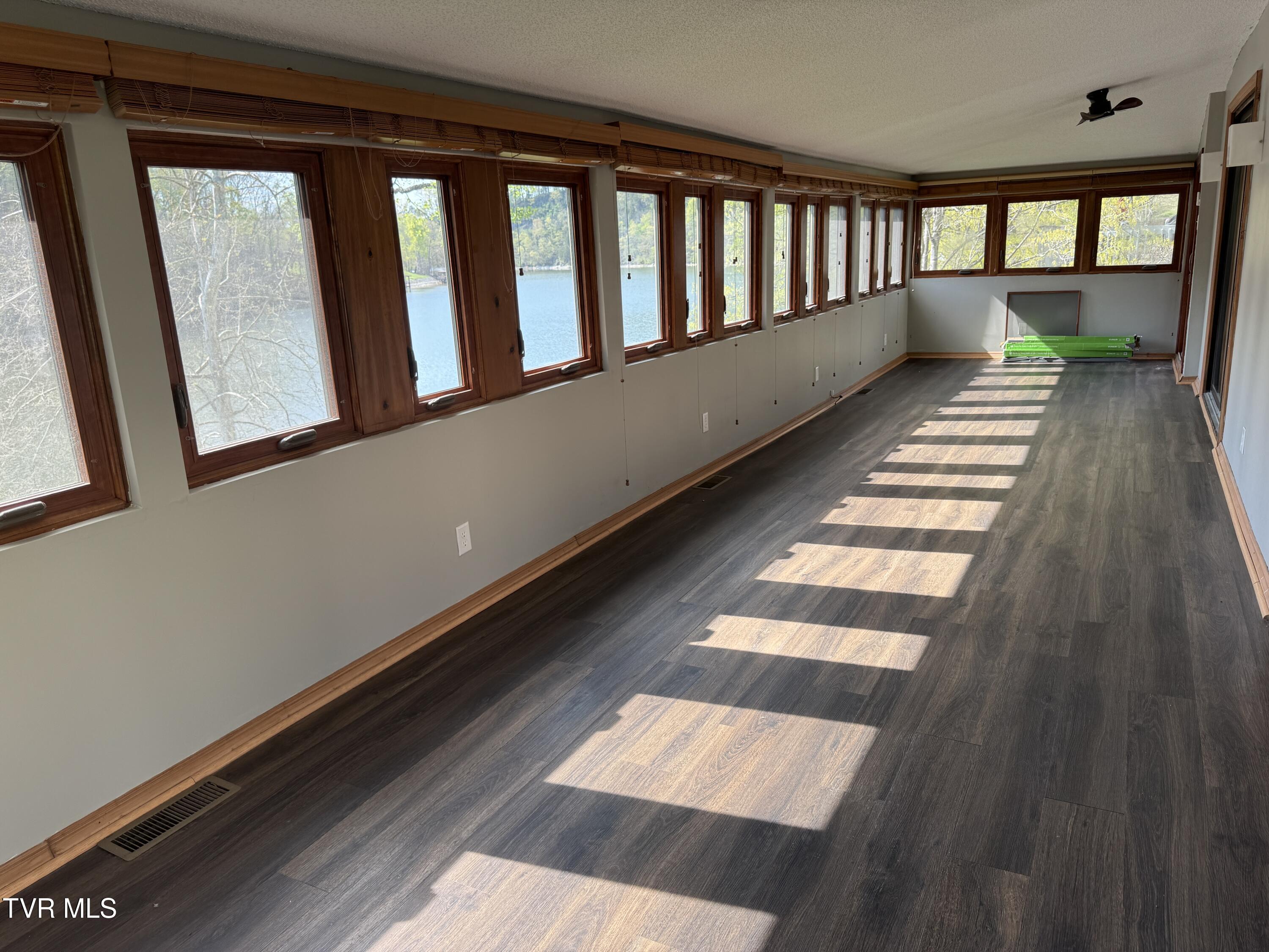 463 Lakeshore Road